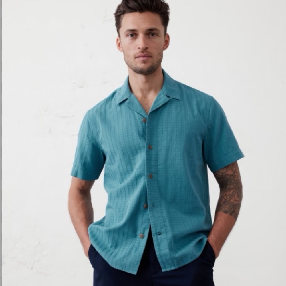 Banana Republic Standard Fit Textured Resort Shirt